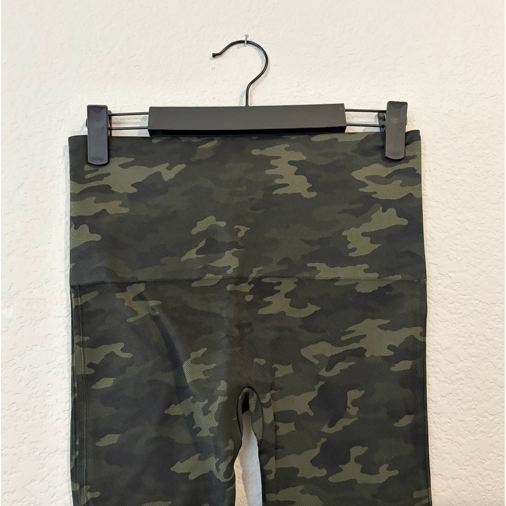 Spanx Look‎ at Me Now Seamless Leggings Green Camo High Waisted LARGE - Picture 3 of 5